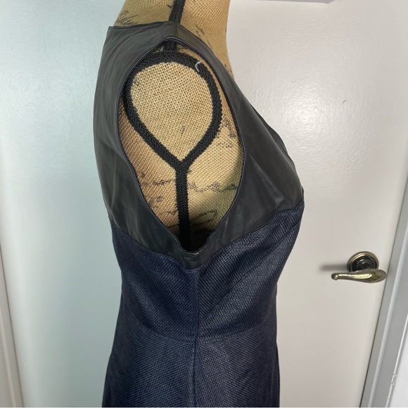 bebe Leather Trim Navy Blue Sleeveless Textured Dress Size M V-Neck Lined Party - Picture 6 of 13